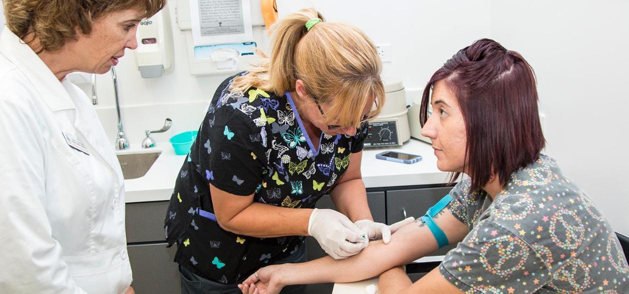 A student learning to insert and iv